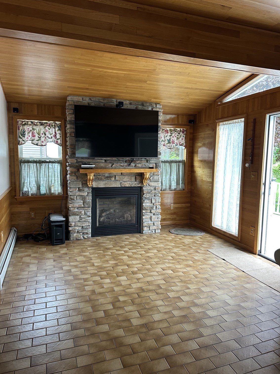 90 Locust Ave Property Photo 11