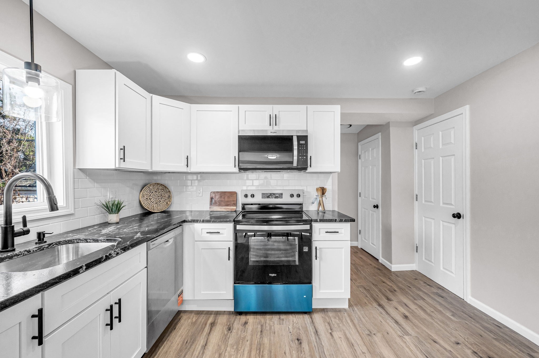 196 Massasoit St Property Photo 1