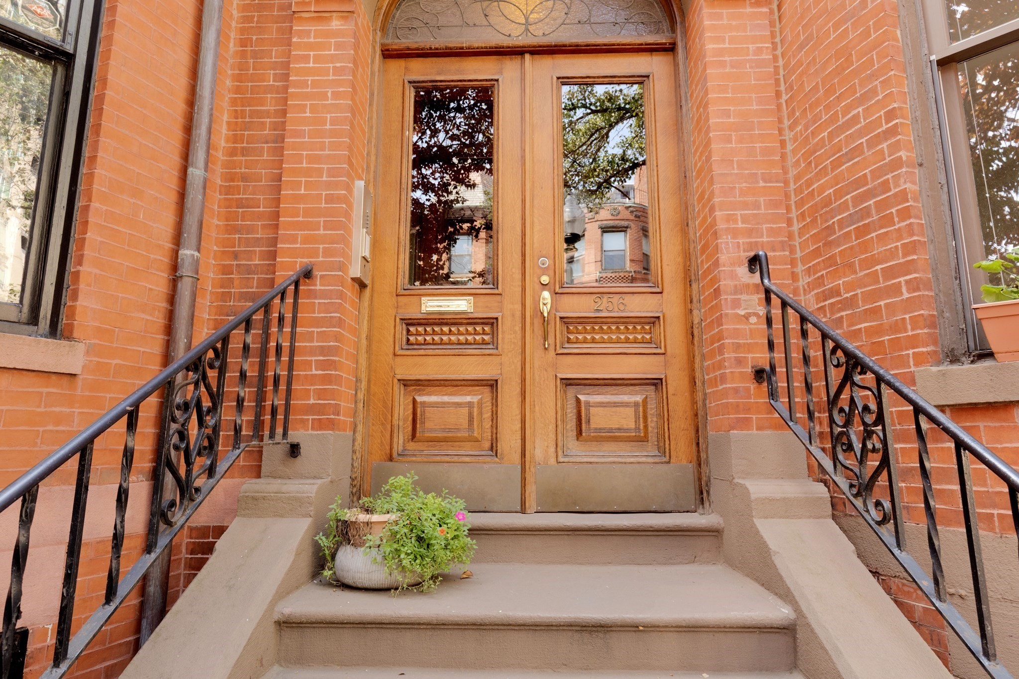 256 W Newton # 3 Property Photo 6