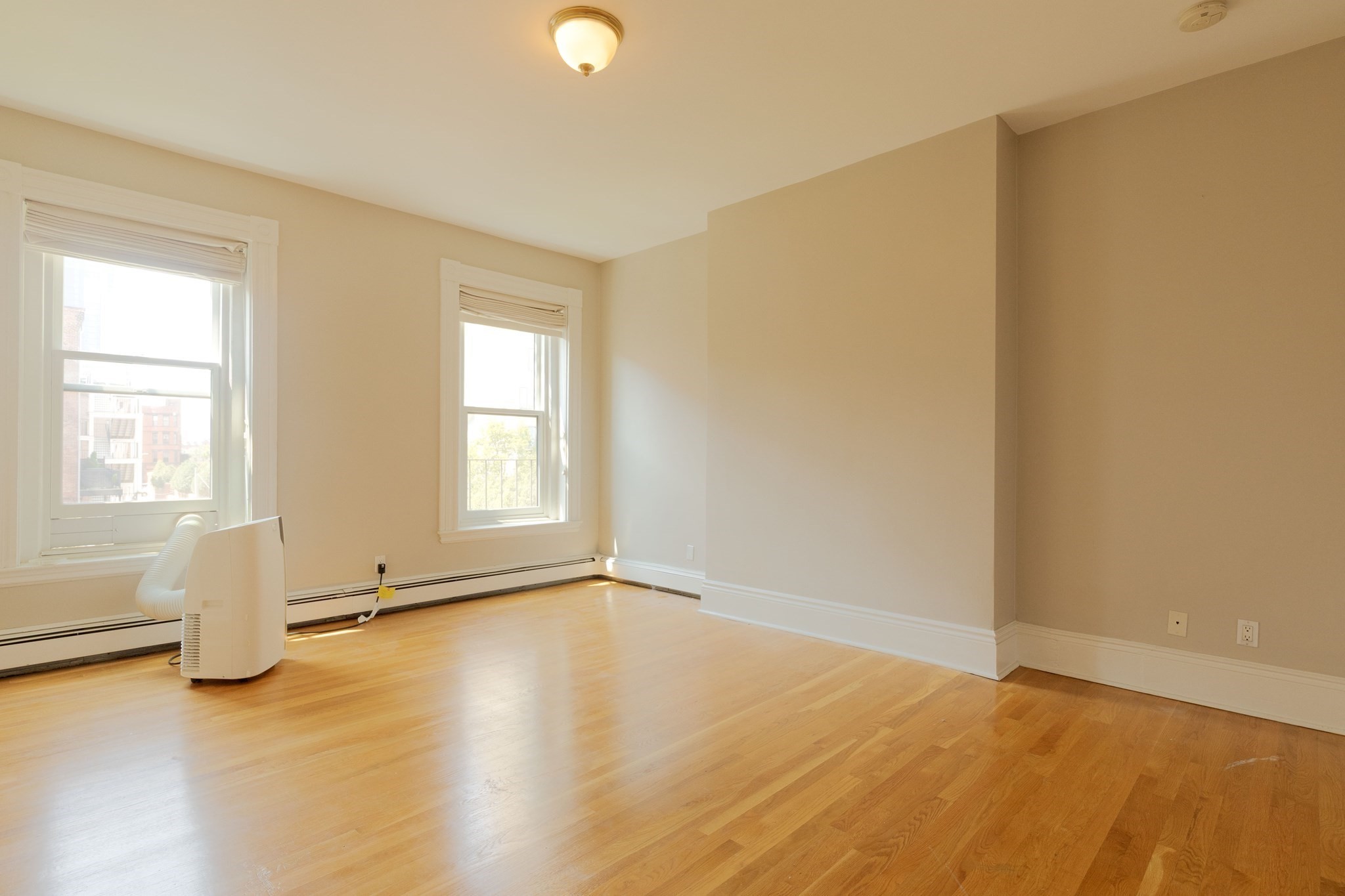 256 W Newton # 3 Property Photo 19