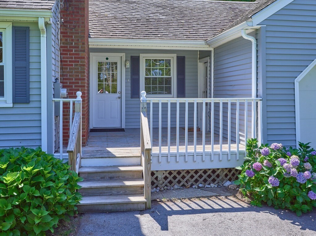 60 Burbank Rd Property Photo 3