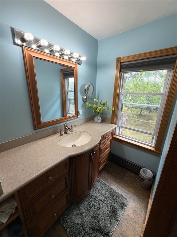 446 Lindsey St Property Photo 15