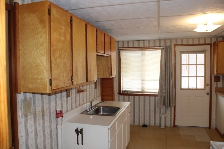 113 Pleasant St Property Photo 4