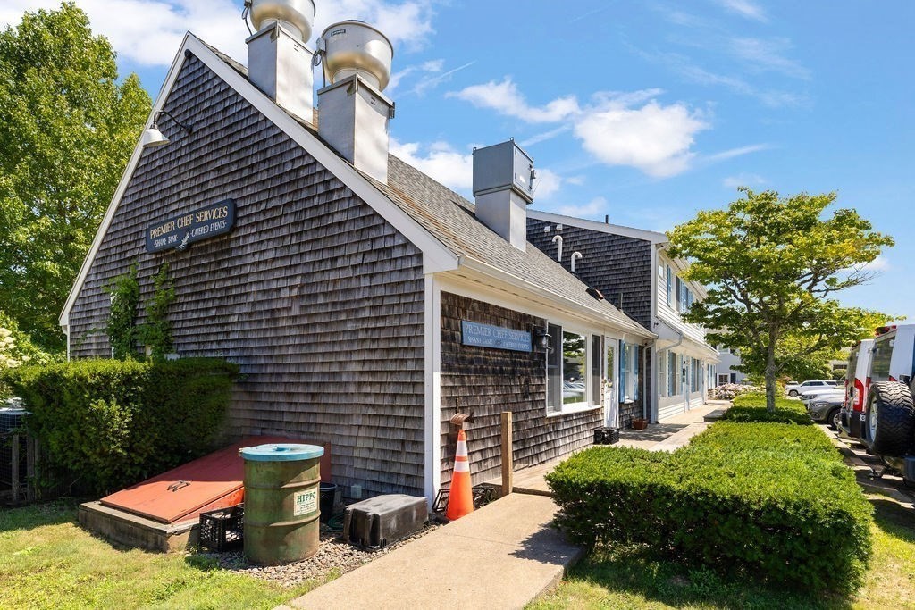 258 Edgartown-vineyard Haven Rd Property Photo 3