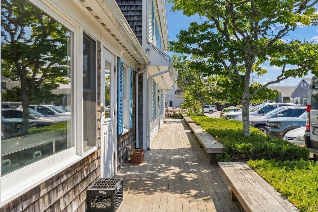 258 Edgartown-vineyard Haven Rd Property Photo 4