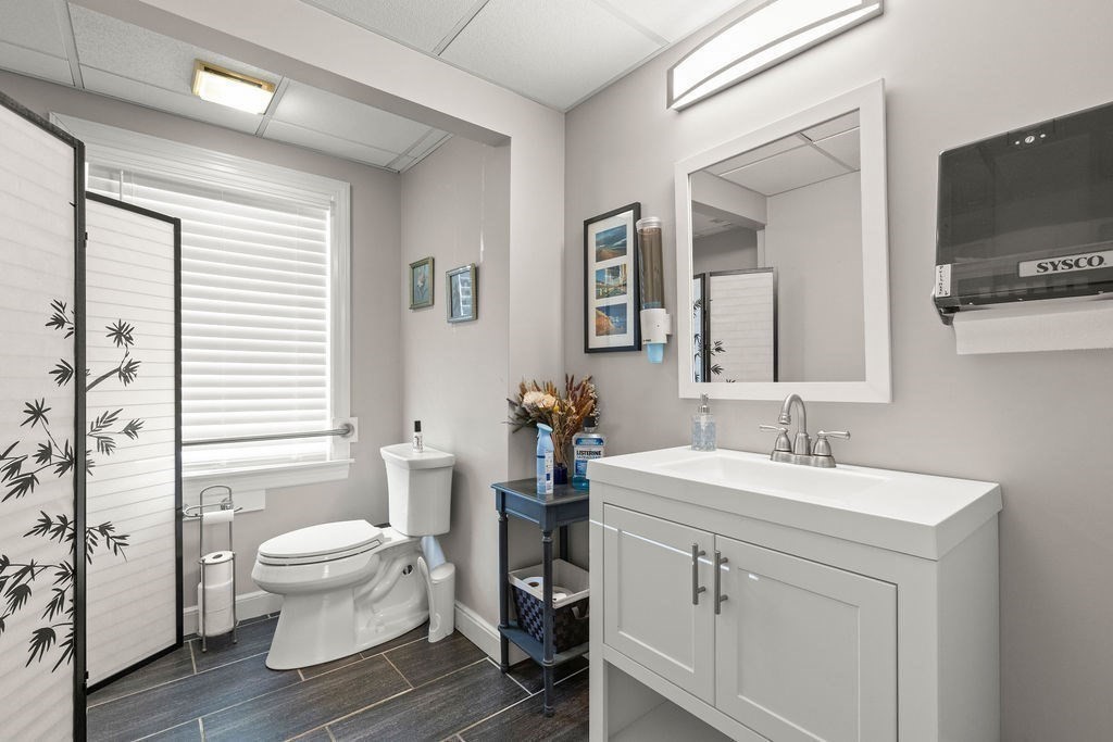 258 Edgartown-vineyard Haven Rd Property Photo 13