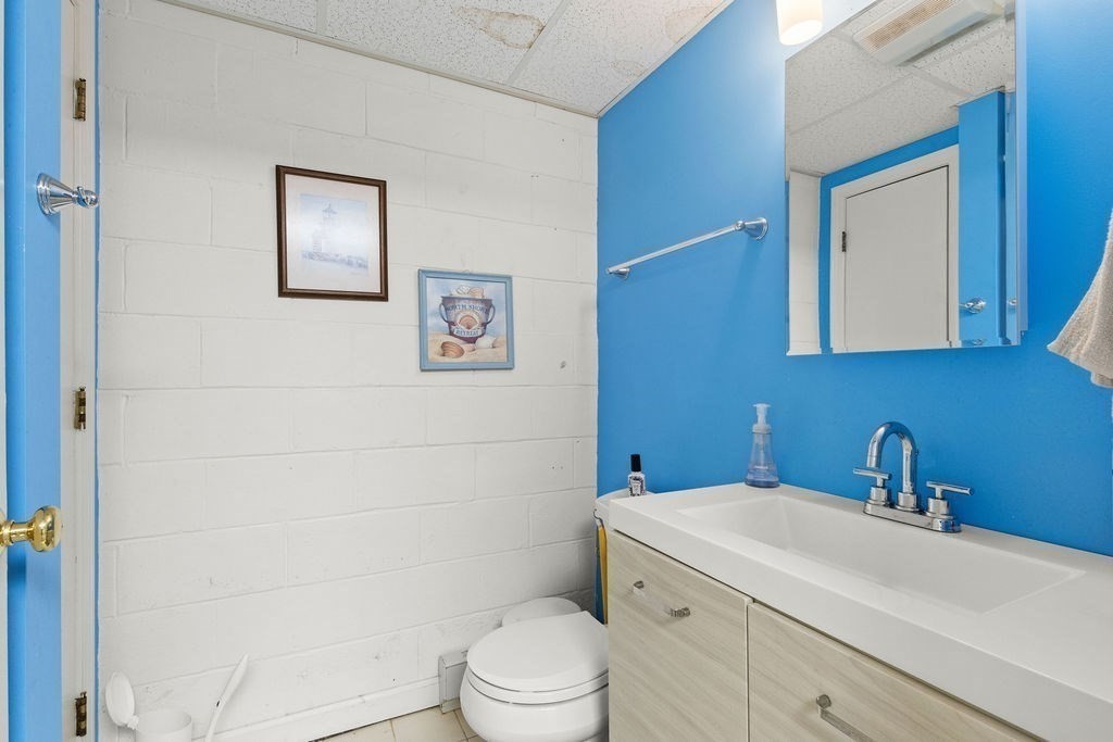 258 Edgartown-vineyard Haven Rd Property Photo 20