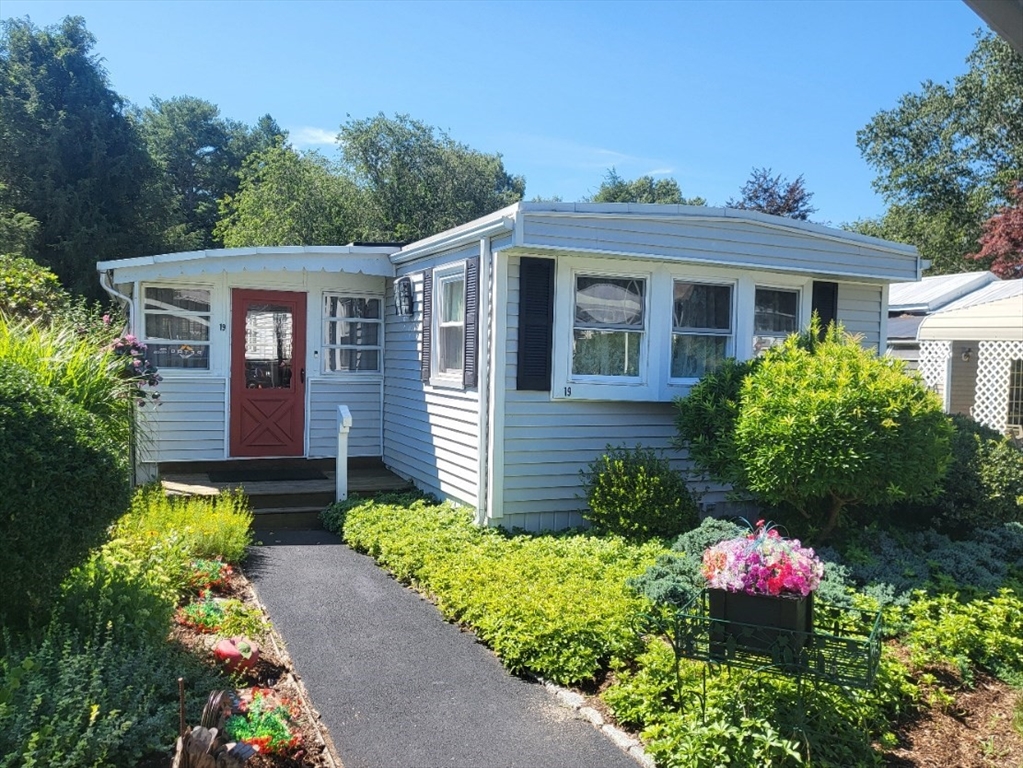 19 Ferndale Drive Property Photo 1