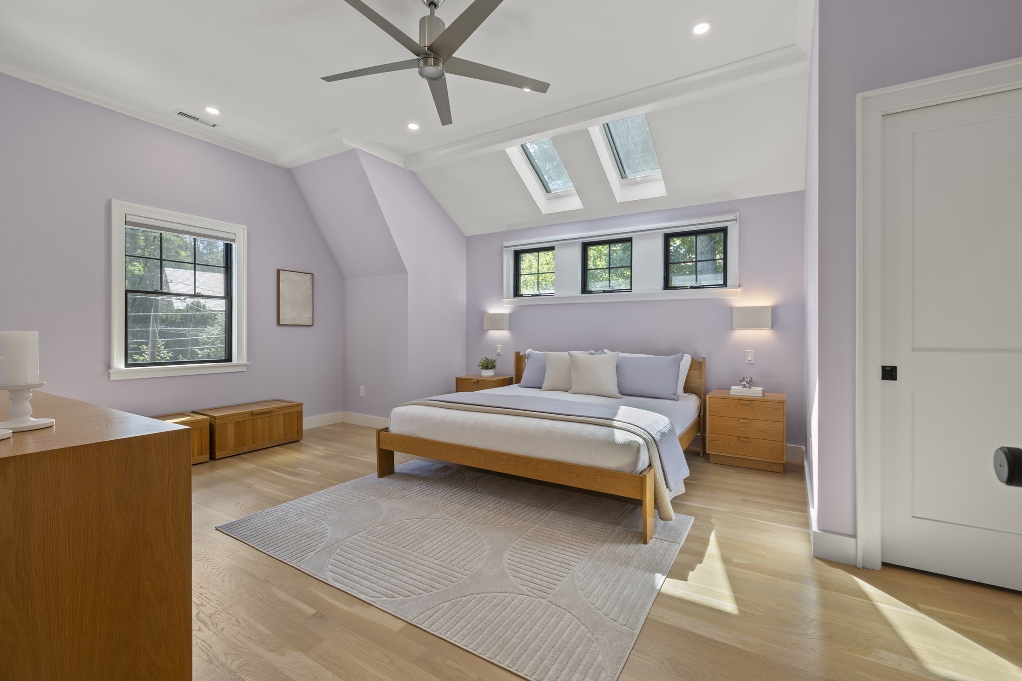 579 Centre St Property Photo 4