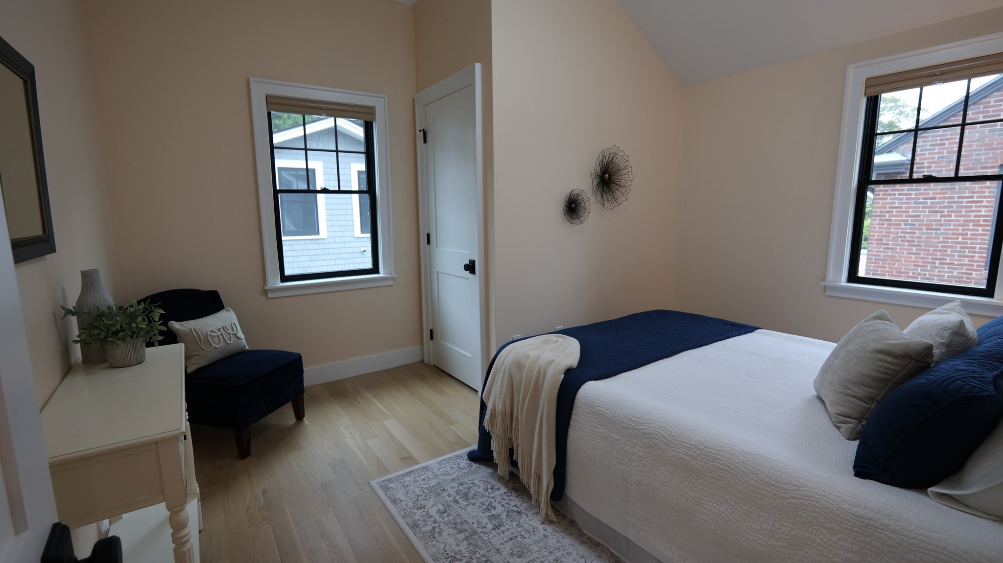 579 Centre St Property Photo 25