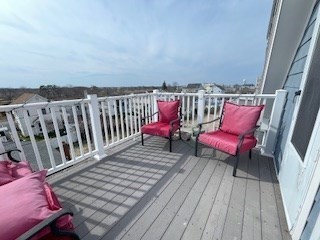 84 Railroad Ave # B Property Photo 2