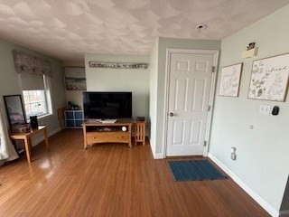 84 Railroad Ave # B Property Photo 4