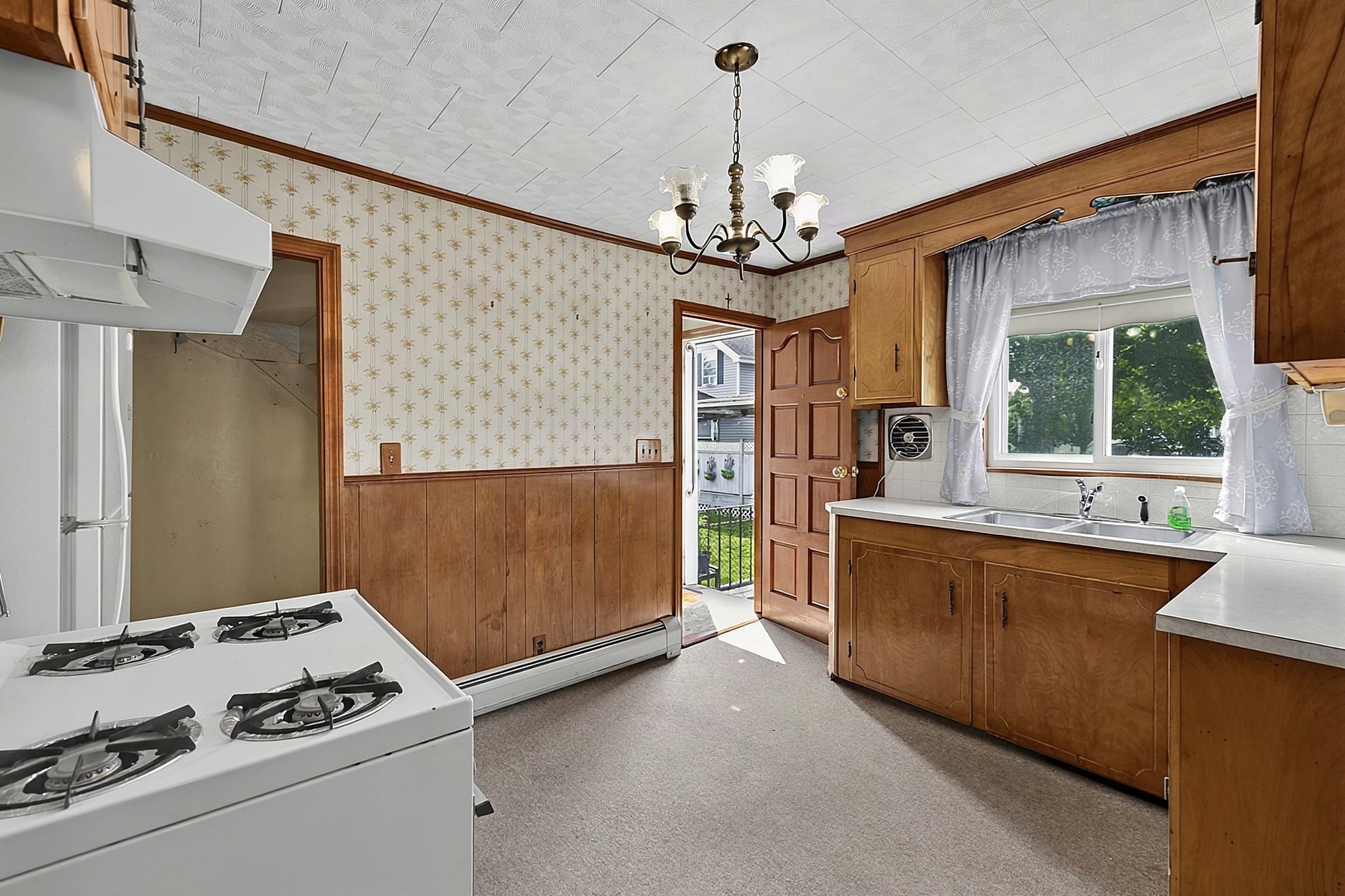 157 Denver Street Property Photo 8