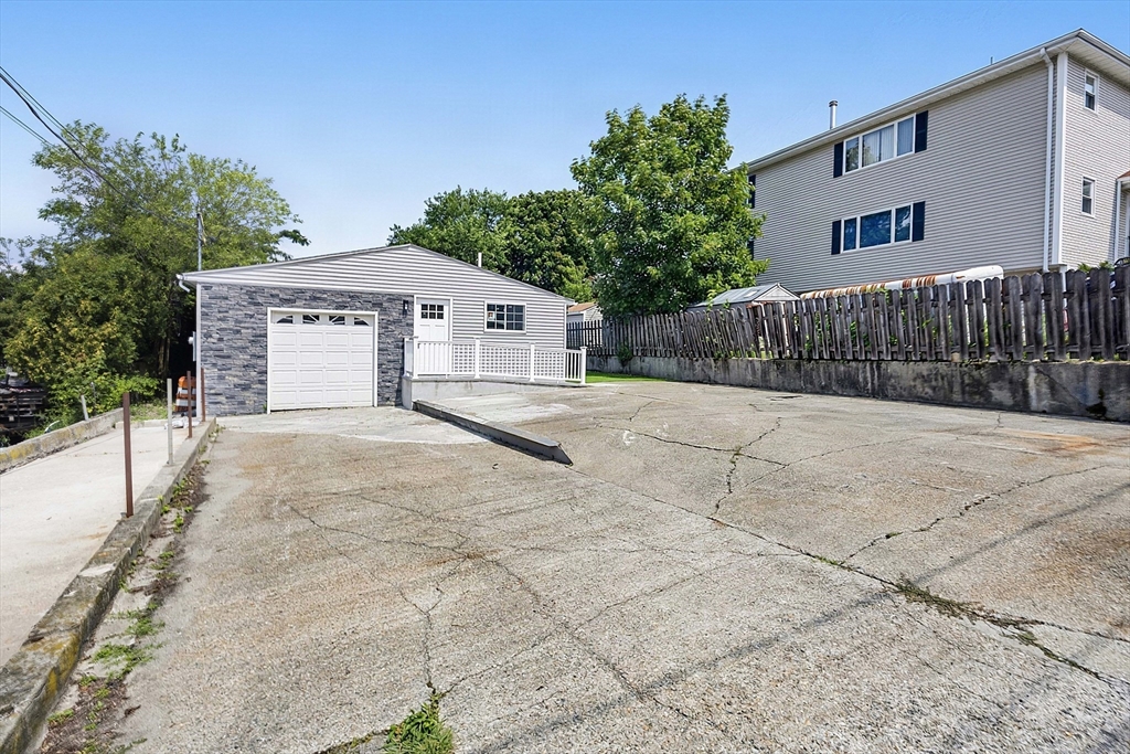 24 Emerson St Property Photo 3