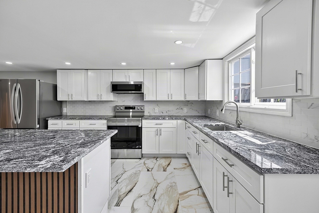 24 Emerson St Property Photo 5