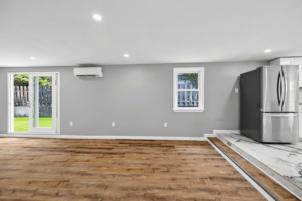 24 Emerson St Property Photo 16