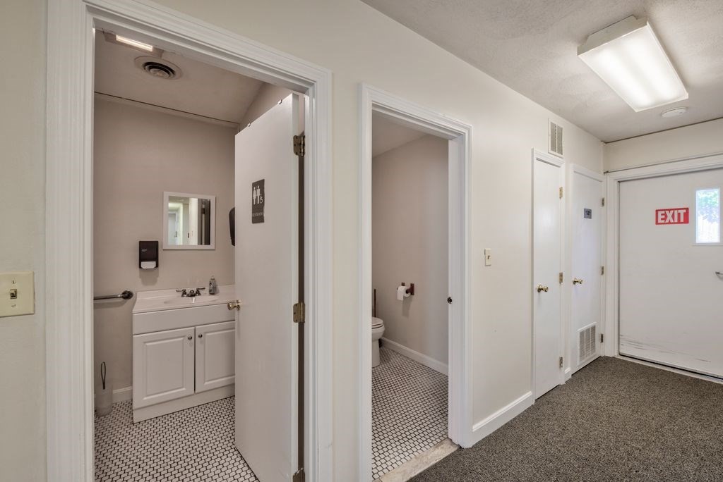 400 West Street Suite 2 Property Photo 6