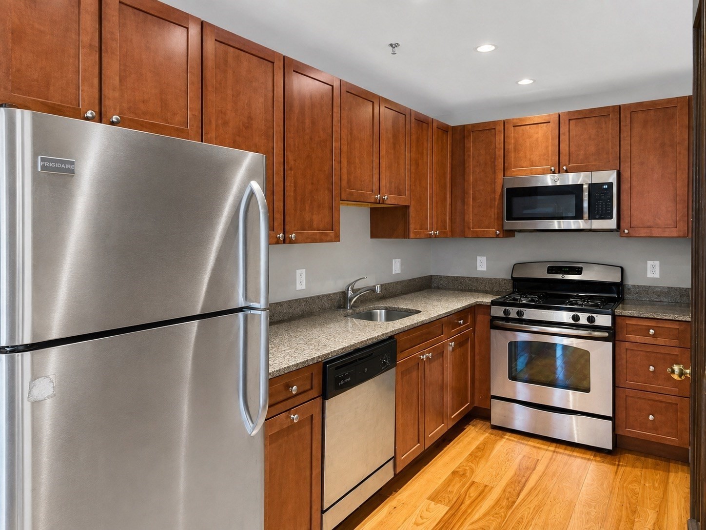 113 Beacon St # 5 Property Photo 2