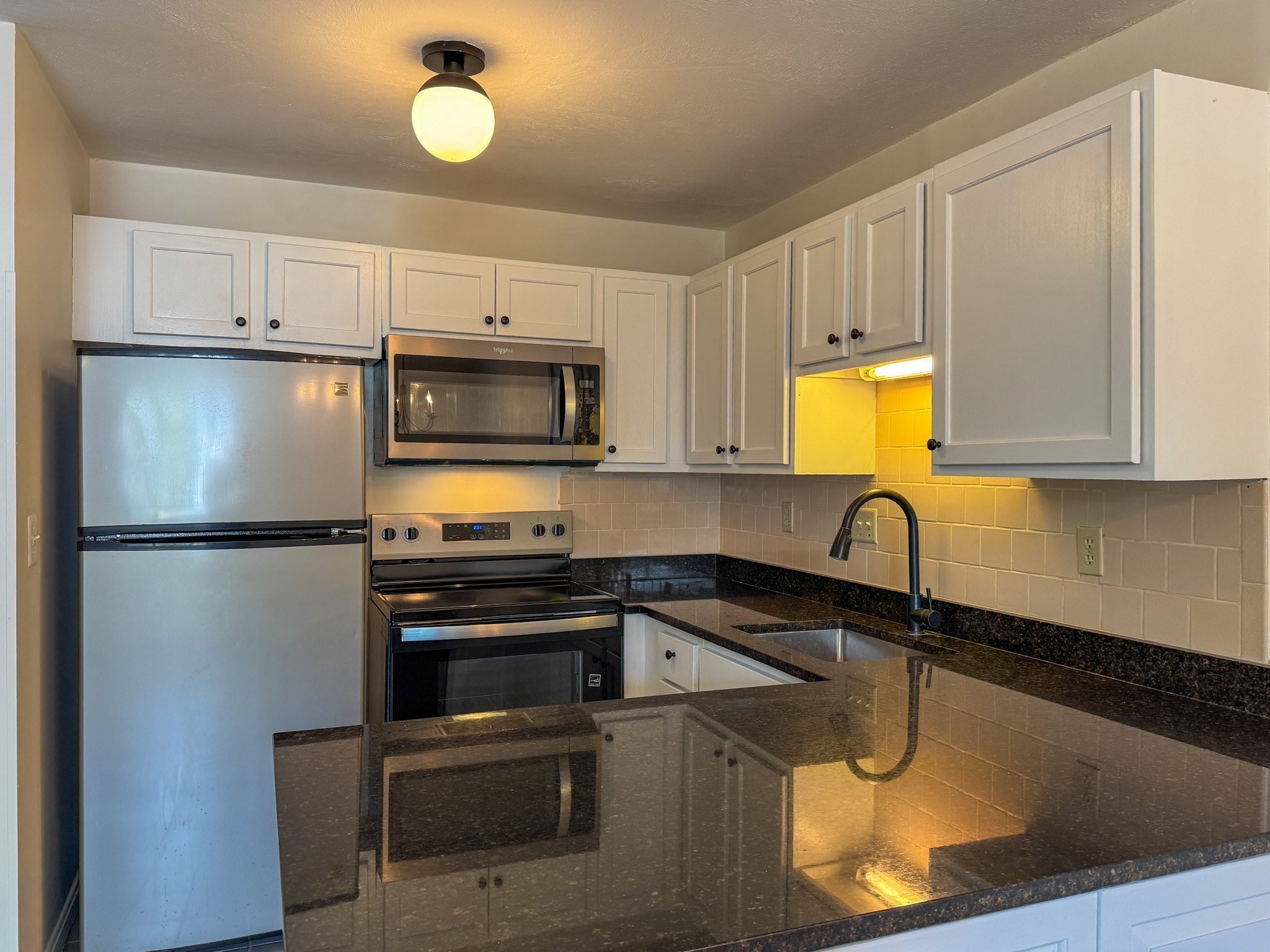 212 Fisher St # A7 Property Photo 7