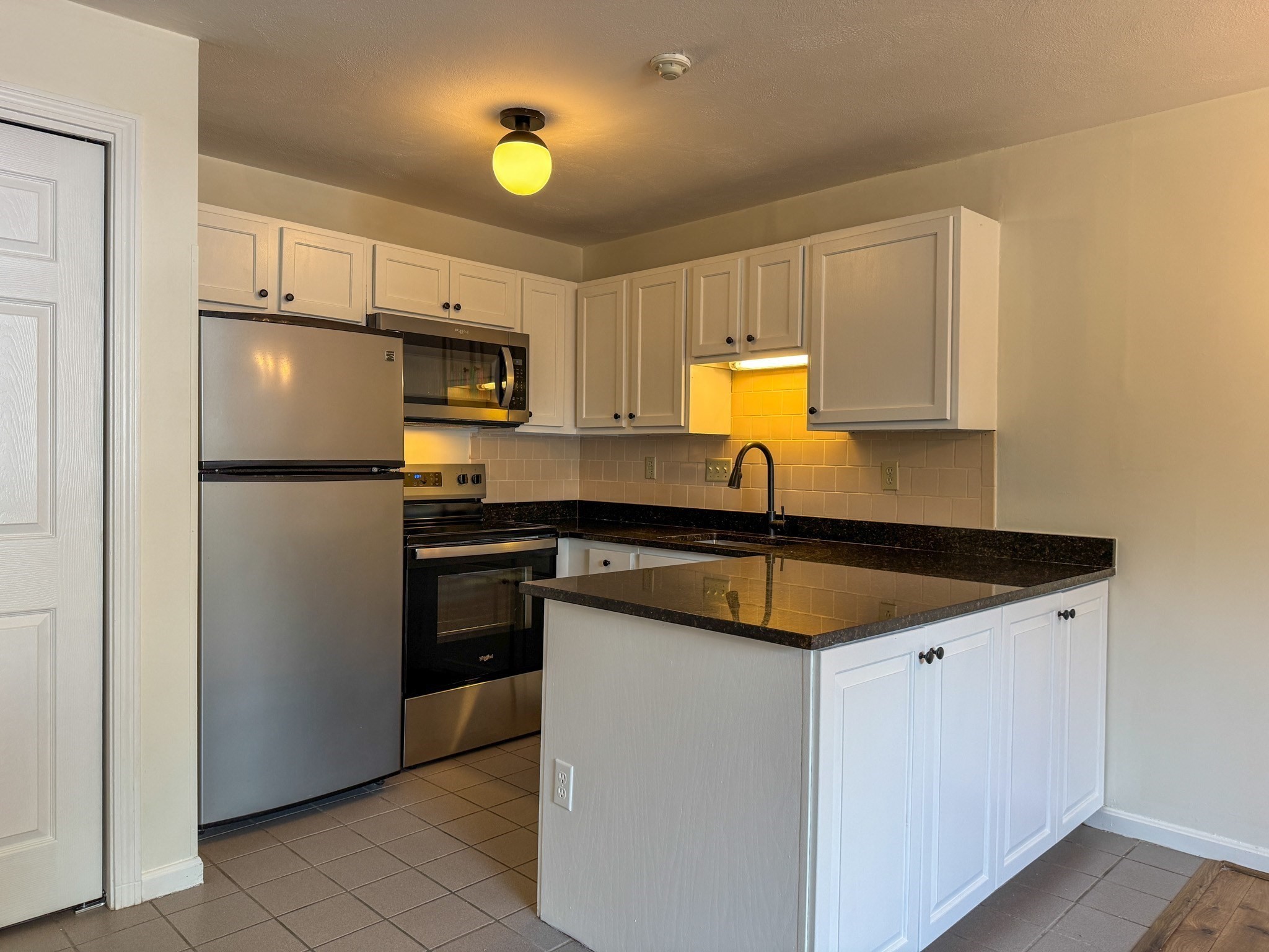 212 Fisher St # A7 Property Photo 9