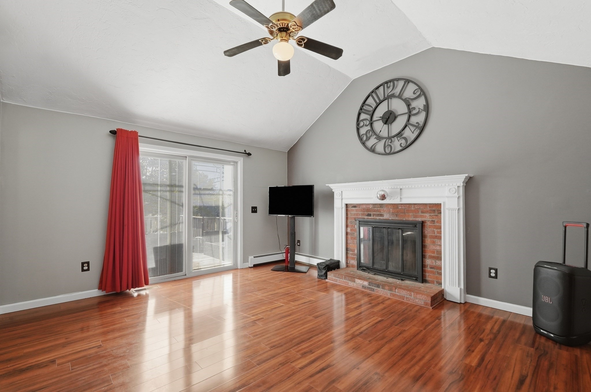 50 Conant St Property Photo 8