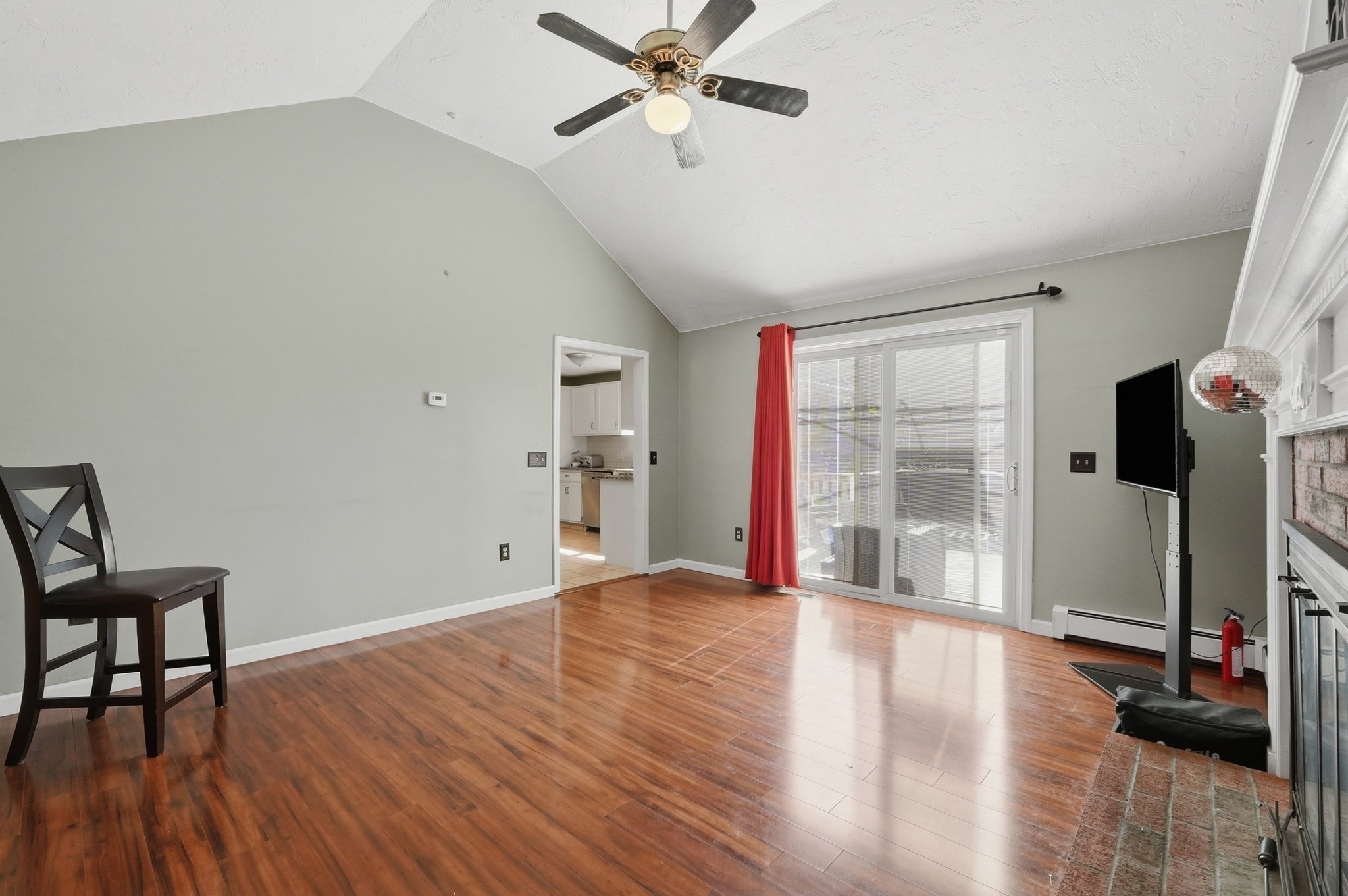 50 Conant St Property Photo 10