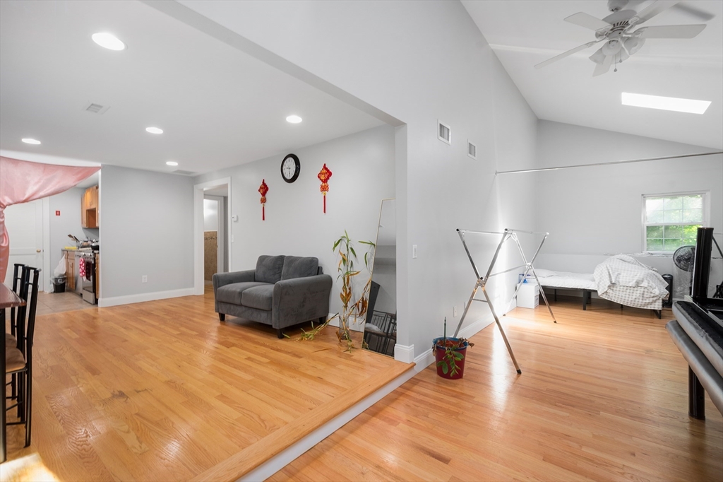 285 Winthrop Street Property Photo 7
