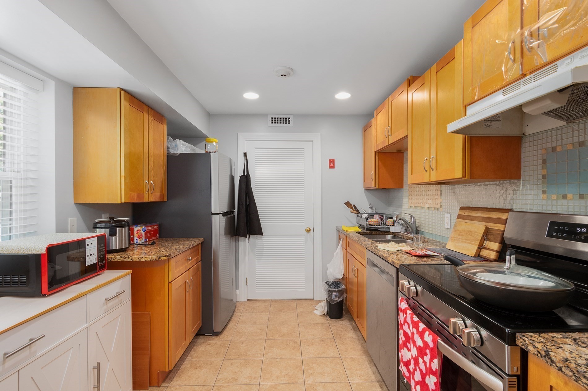285 Winthrop Street Property Photo 9