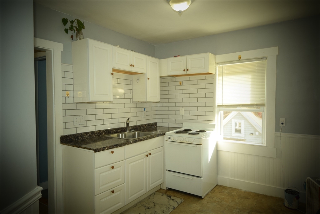 24 Blackstone St # 2 Property Photo 1