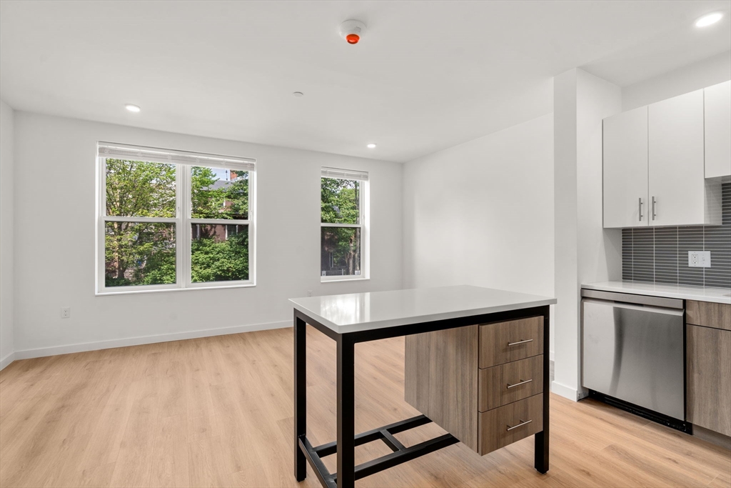 40 Centre St # 307 Property Photo 1