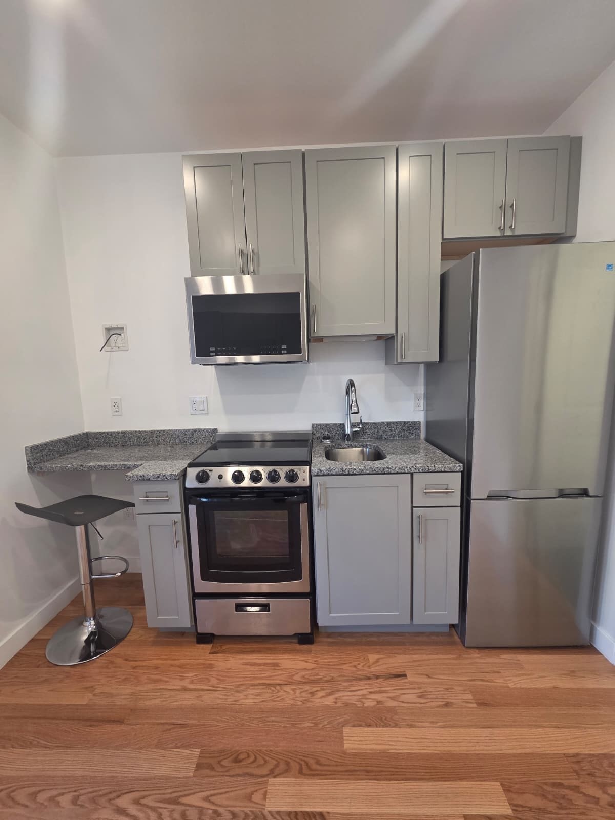 165 Hawthorne Broadway # 203 Property Photo 1