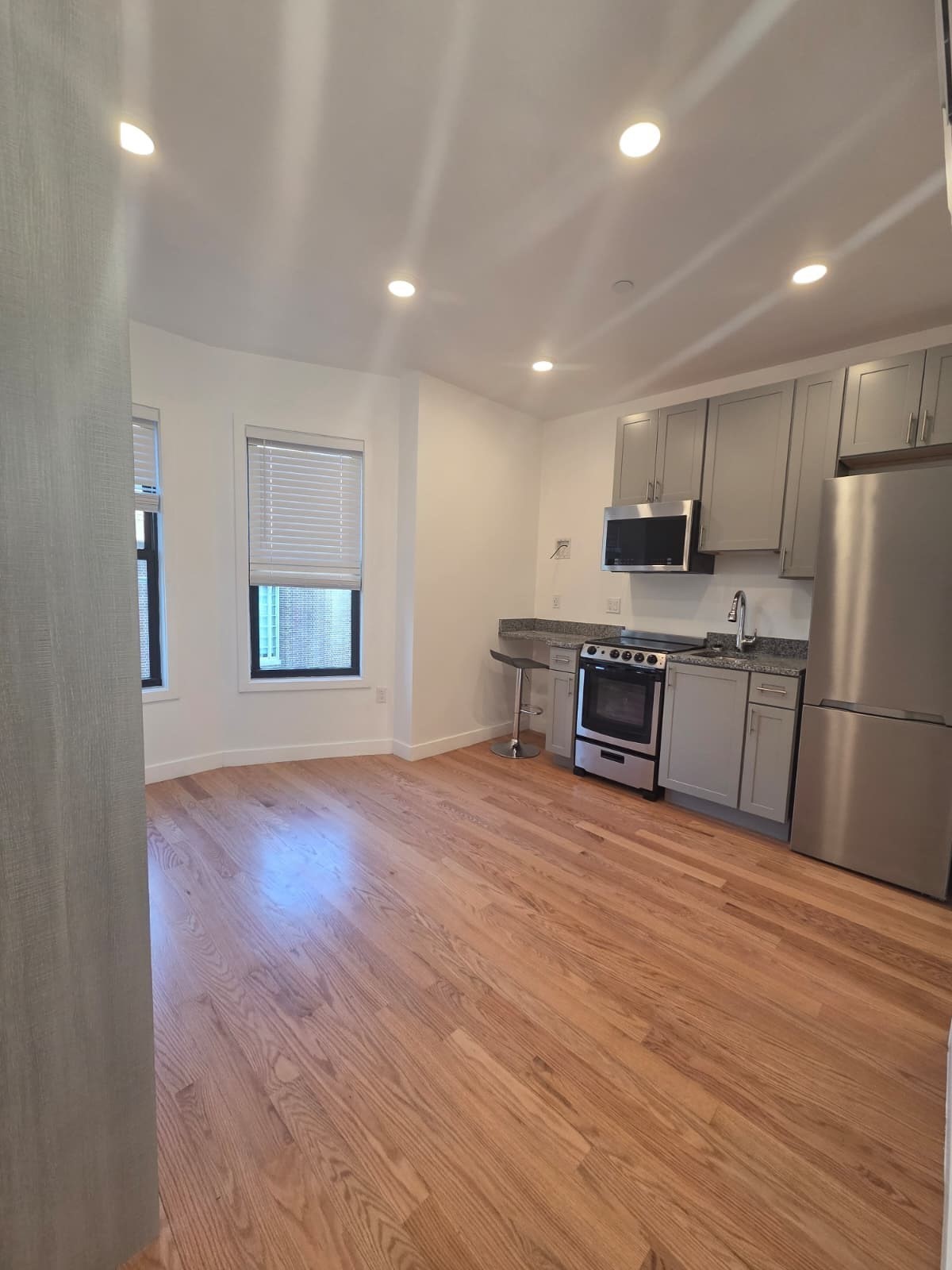 165 Hawthorne Broadway # 203 Property Photo 4
