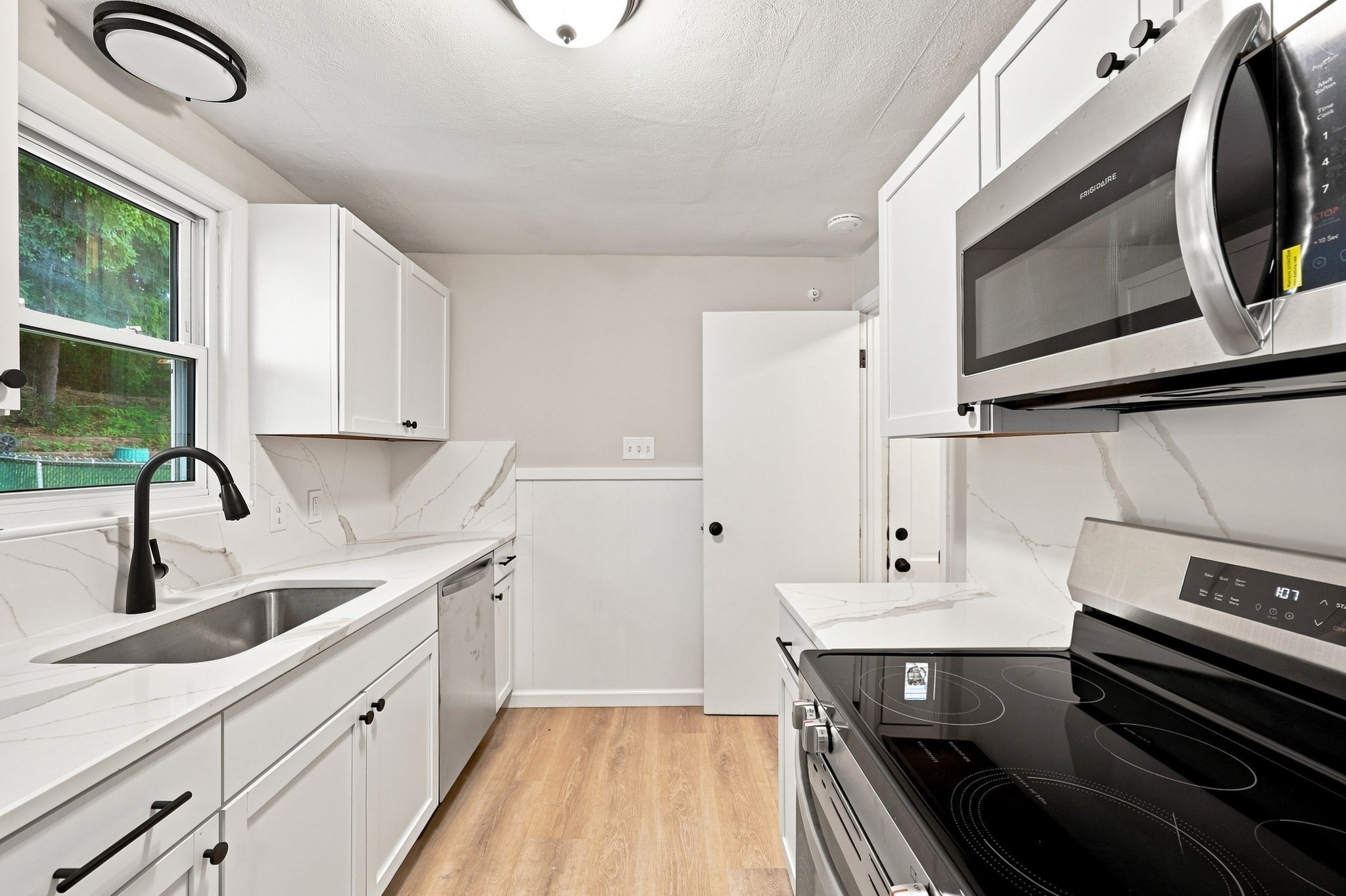 46 Kay St Property Photo 6