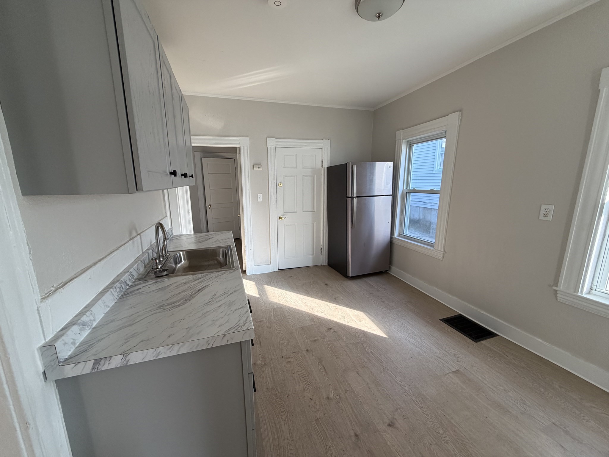 42 1/2 Cabot # 1 Property Photo 4
