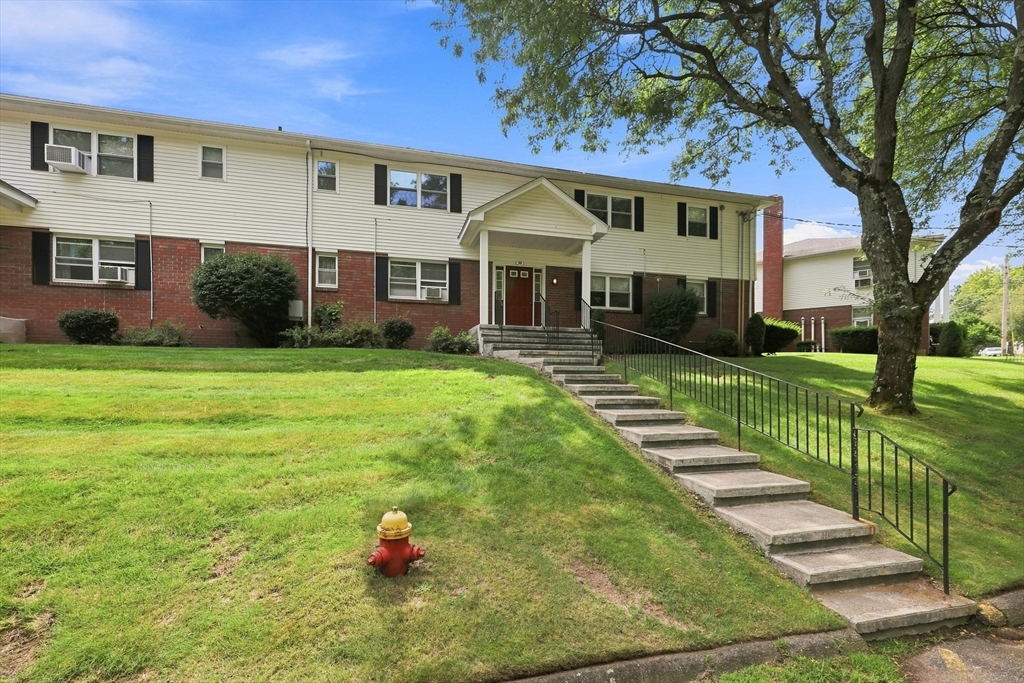 90 Colonial Cir # C Property Photo 1