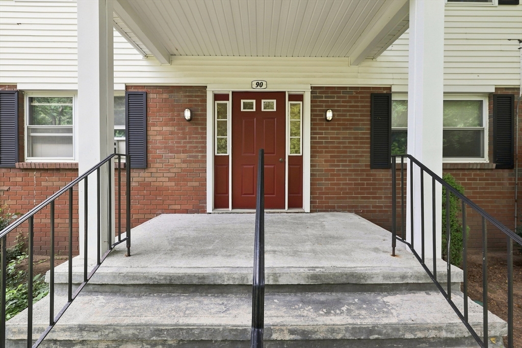 90 Colonial Cir # C Property Photo 3