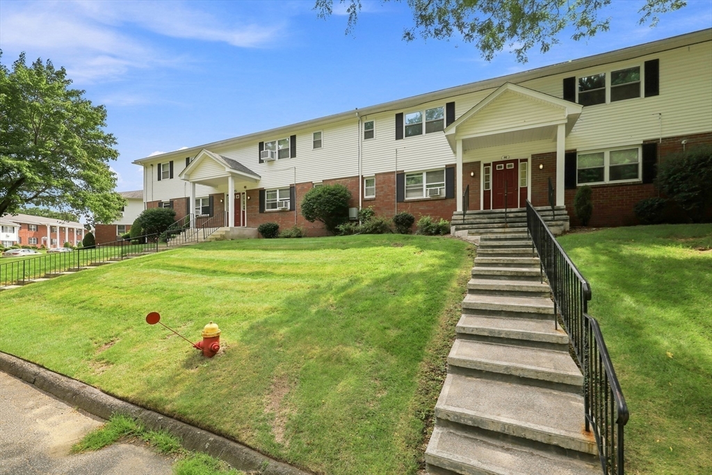 90 Colonial Cir # C Property Photo 24