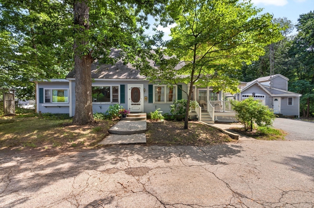40 Oak St Property Photo 1