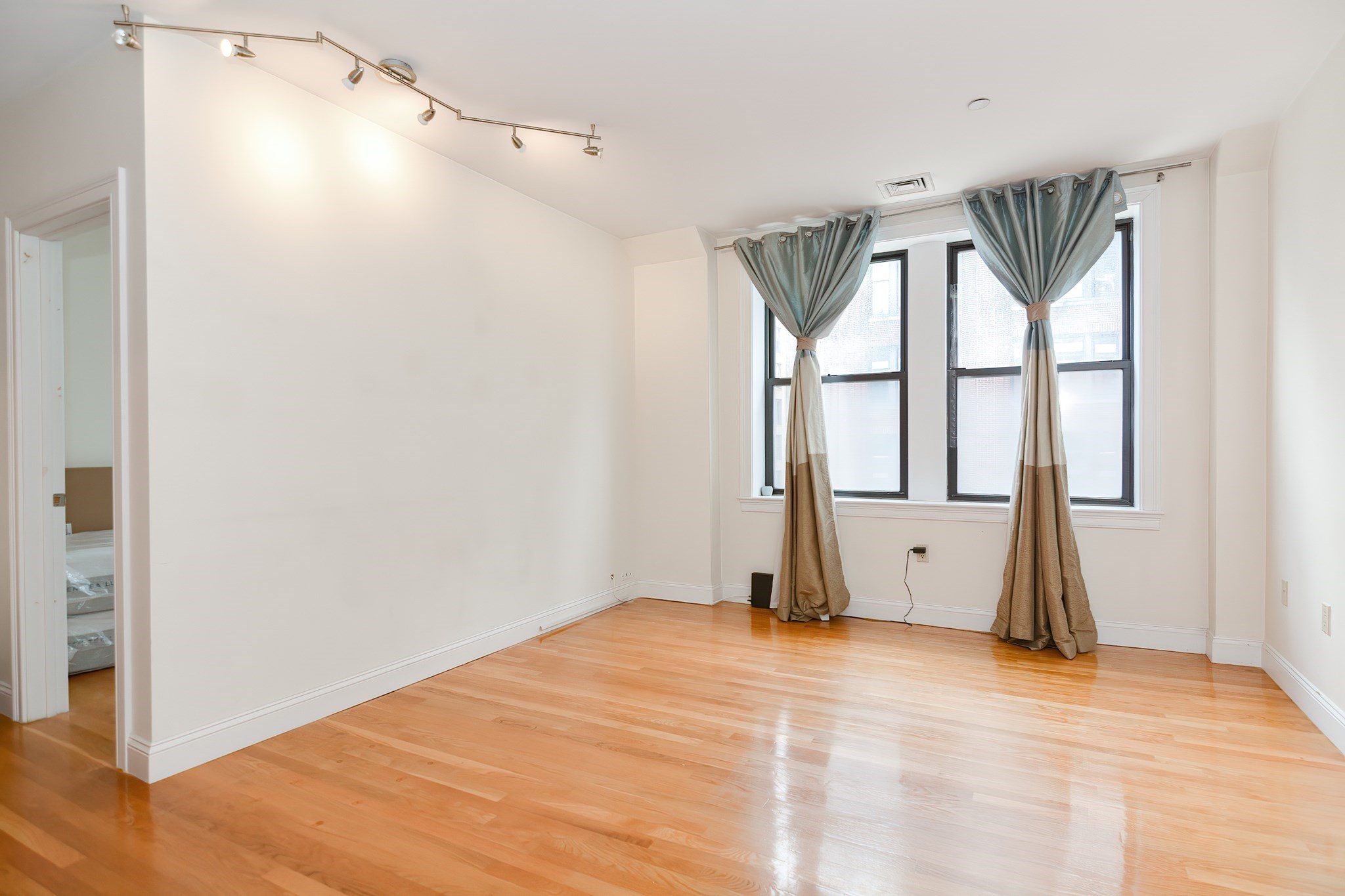 42 Beach St # 6B Property Photo 1