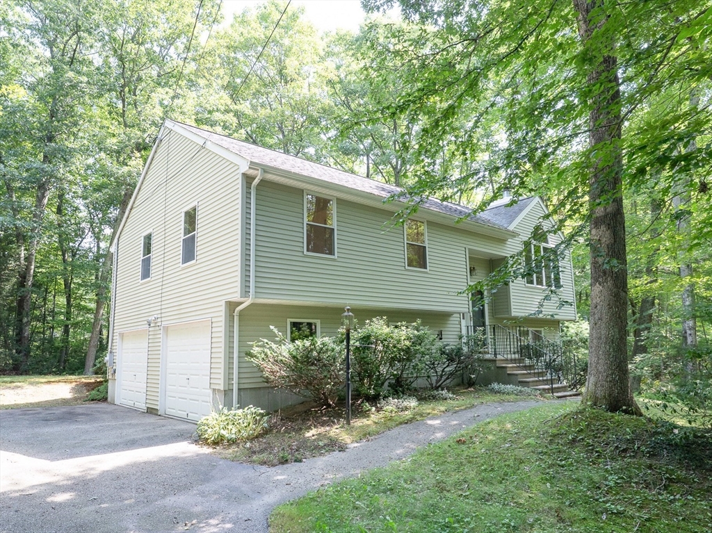 611 Henshaw St Property Photo 1