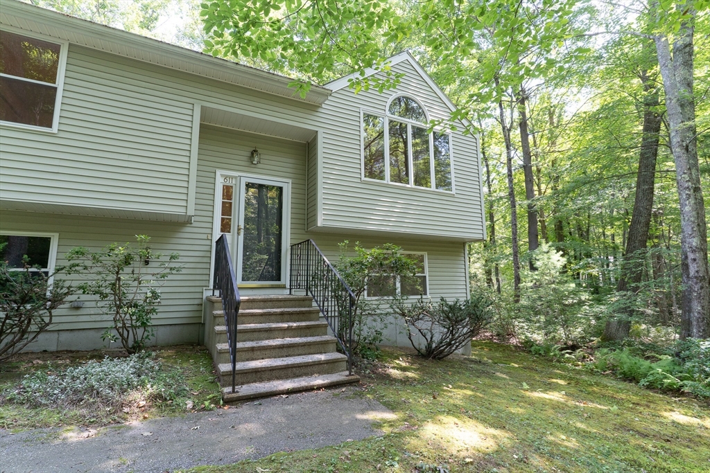 611 Henshaw St Property Photo 4