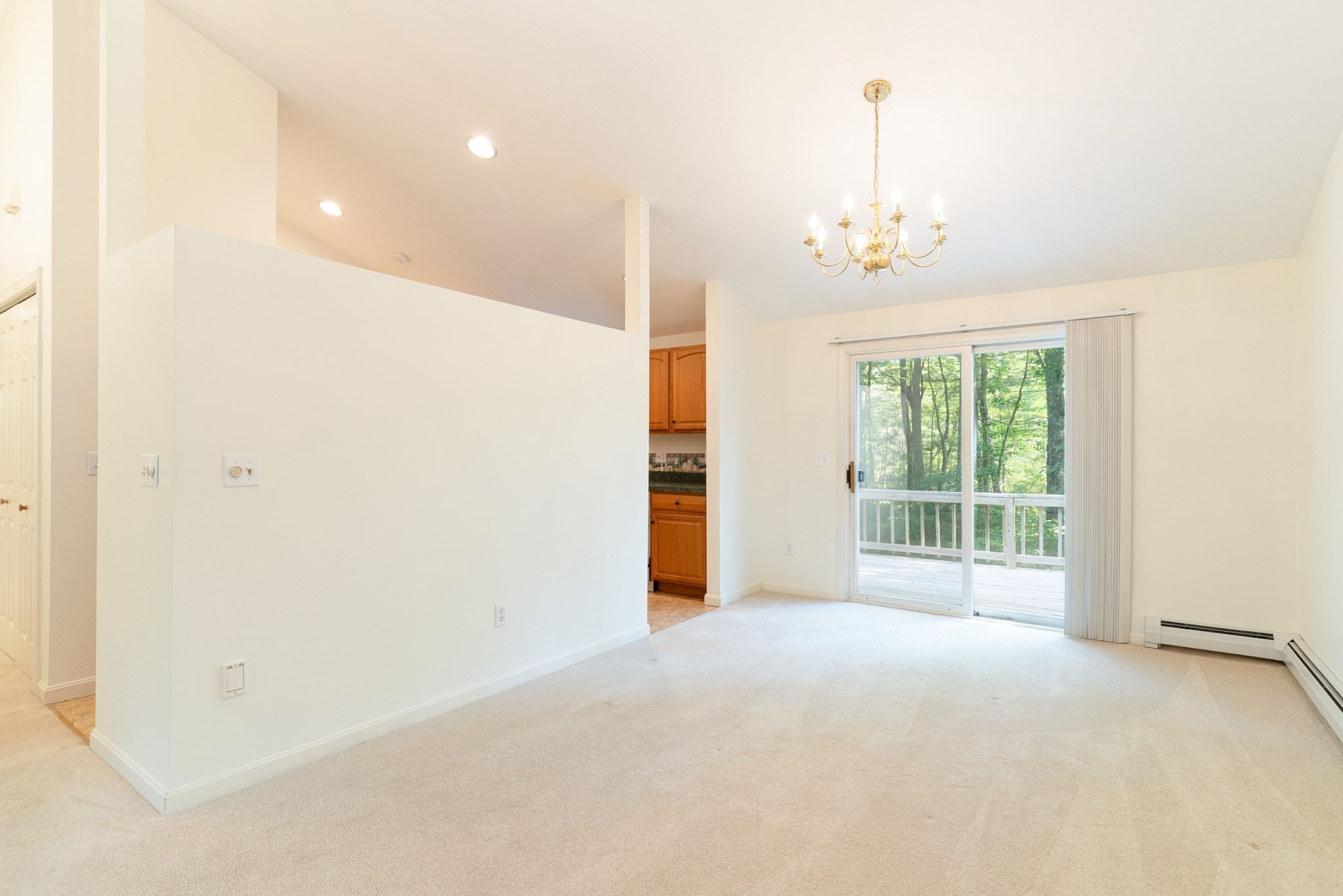 611 Henshaw St Property Photo 7