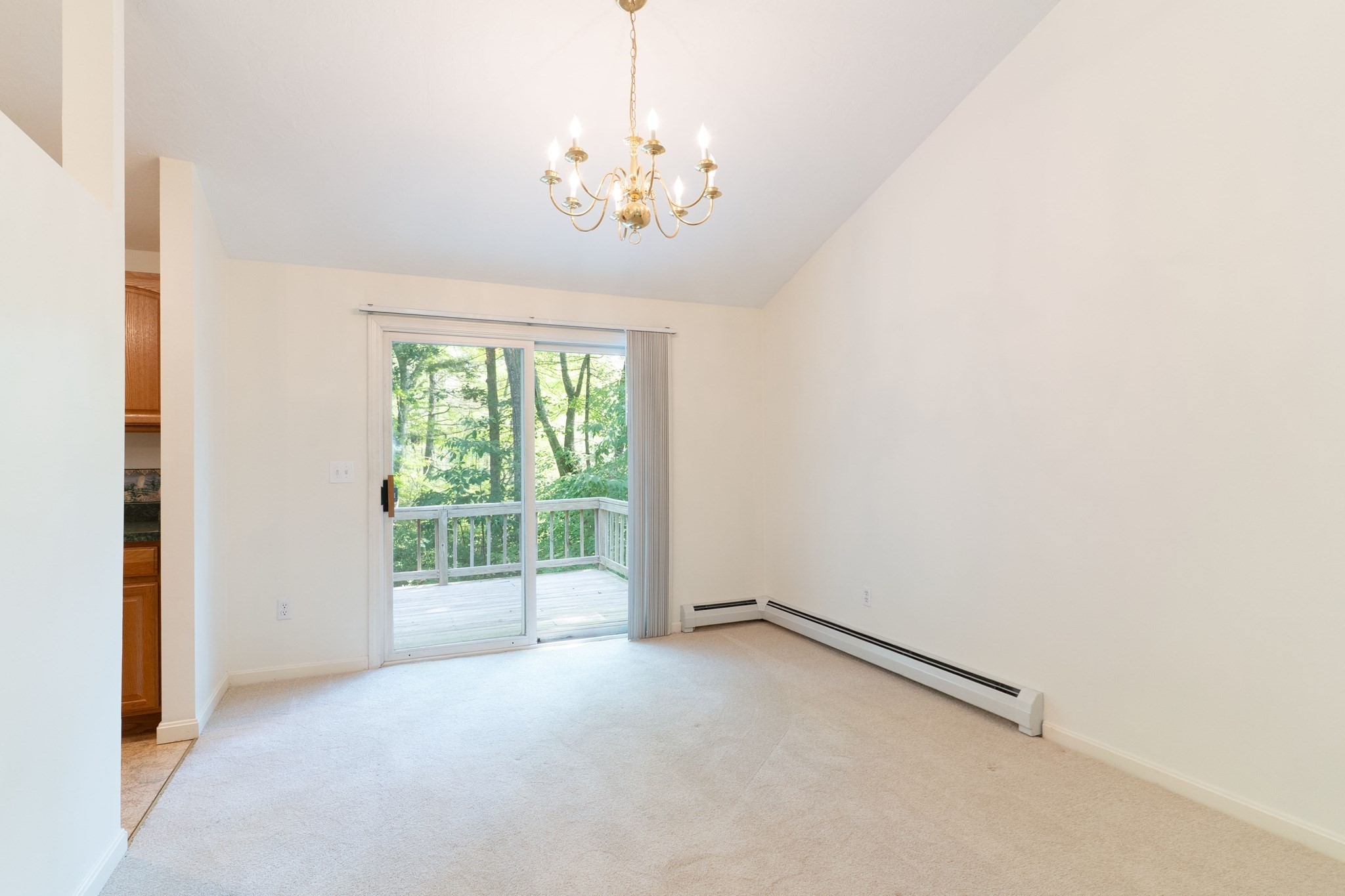611 Henshaw St Property Photo 8