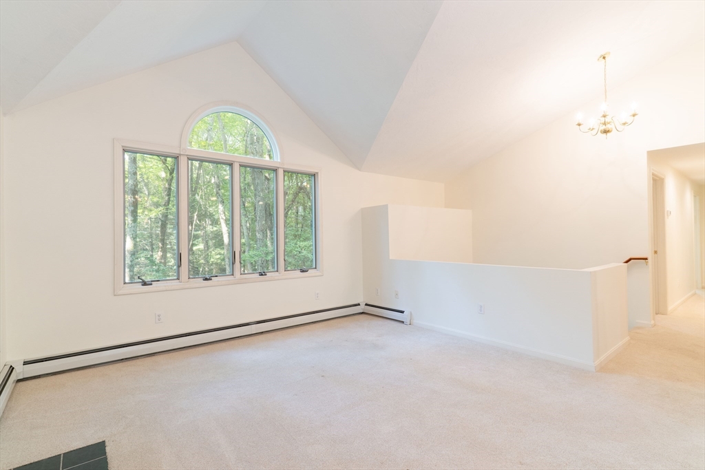 611 Henshaw St Property Photo 10
