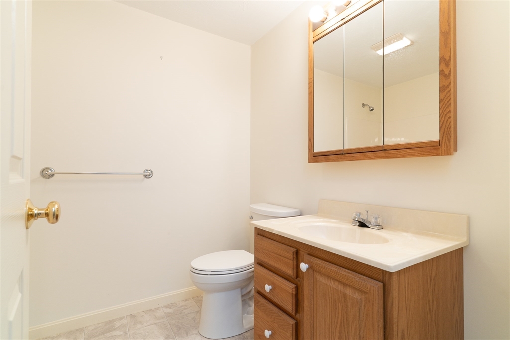 611 Henshaw St Property Photo 18