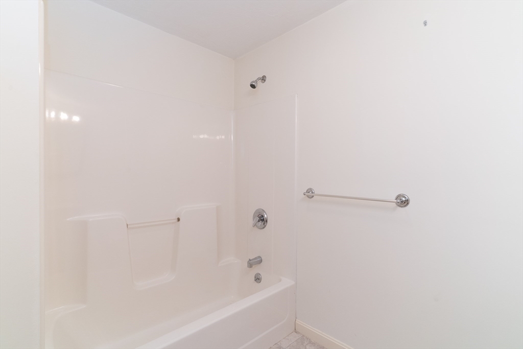 611 Henshaw St Property Photo 19