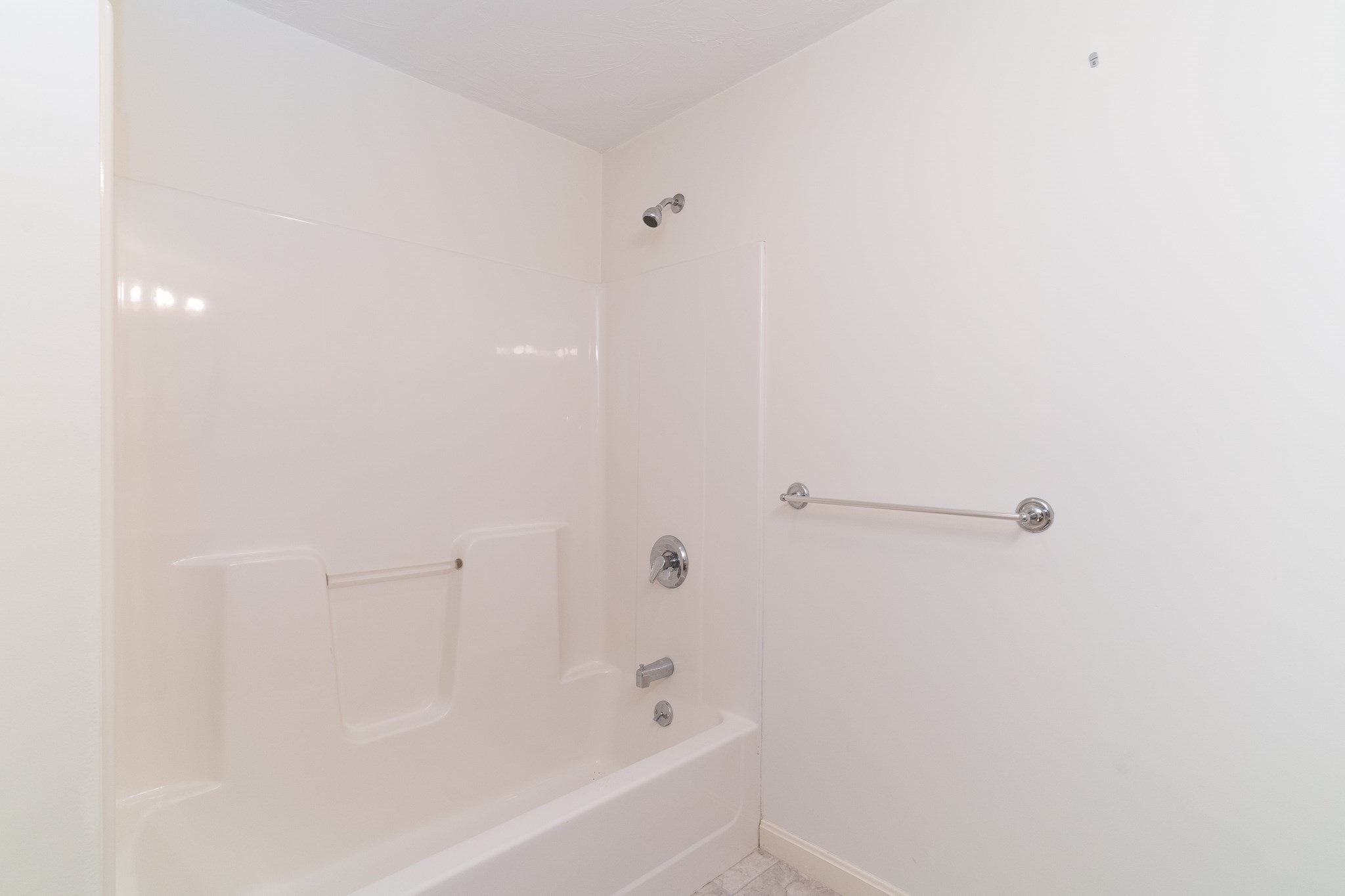 611 Henshaw St Property Photo 19