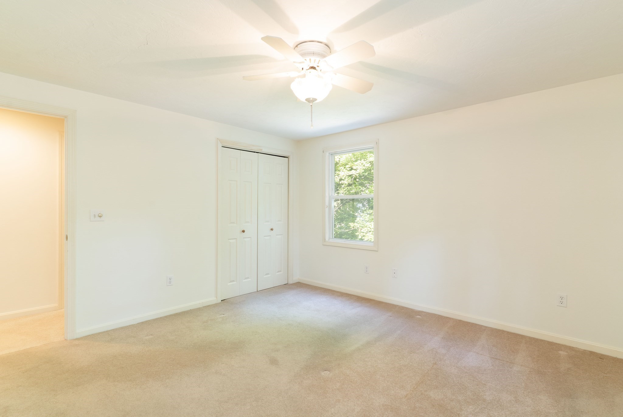 611 Henshaw St Property Photo 22