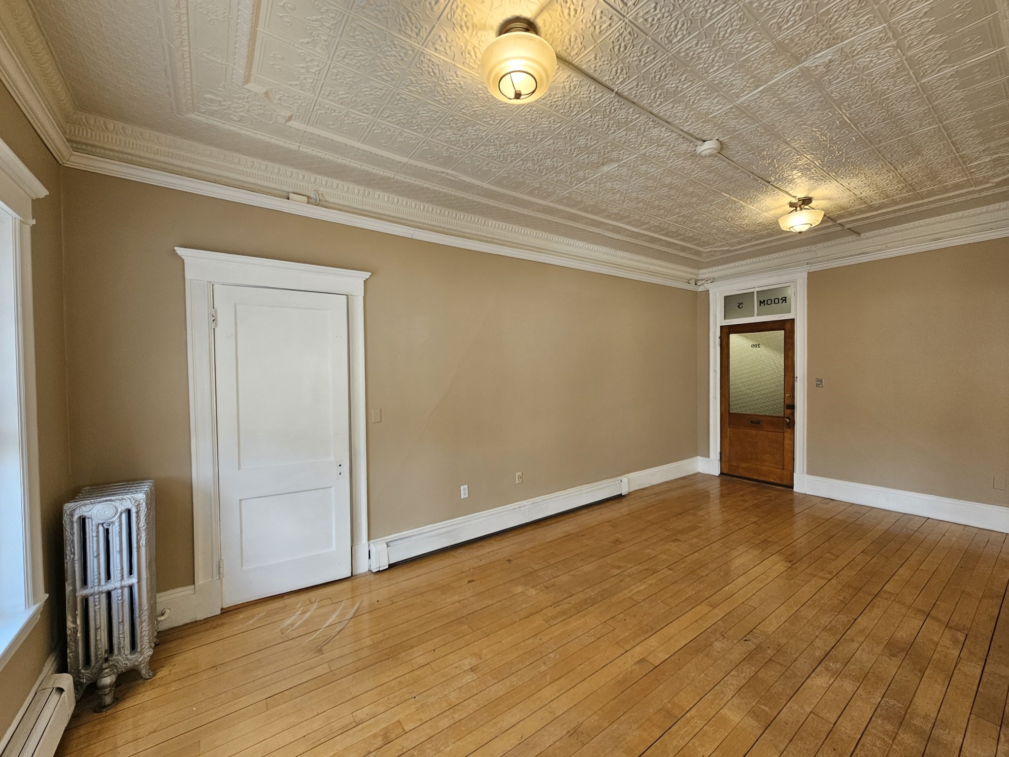 127-129 N Main St # 209 Property Photo 7
