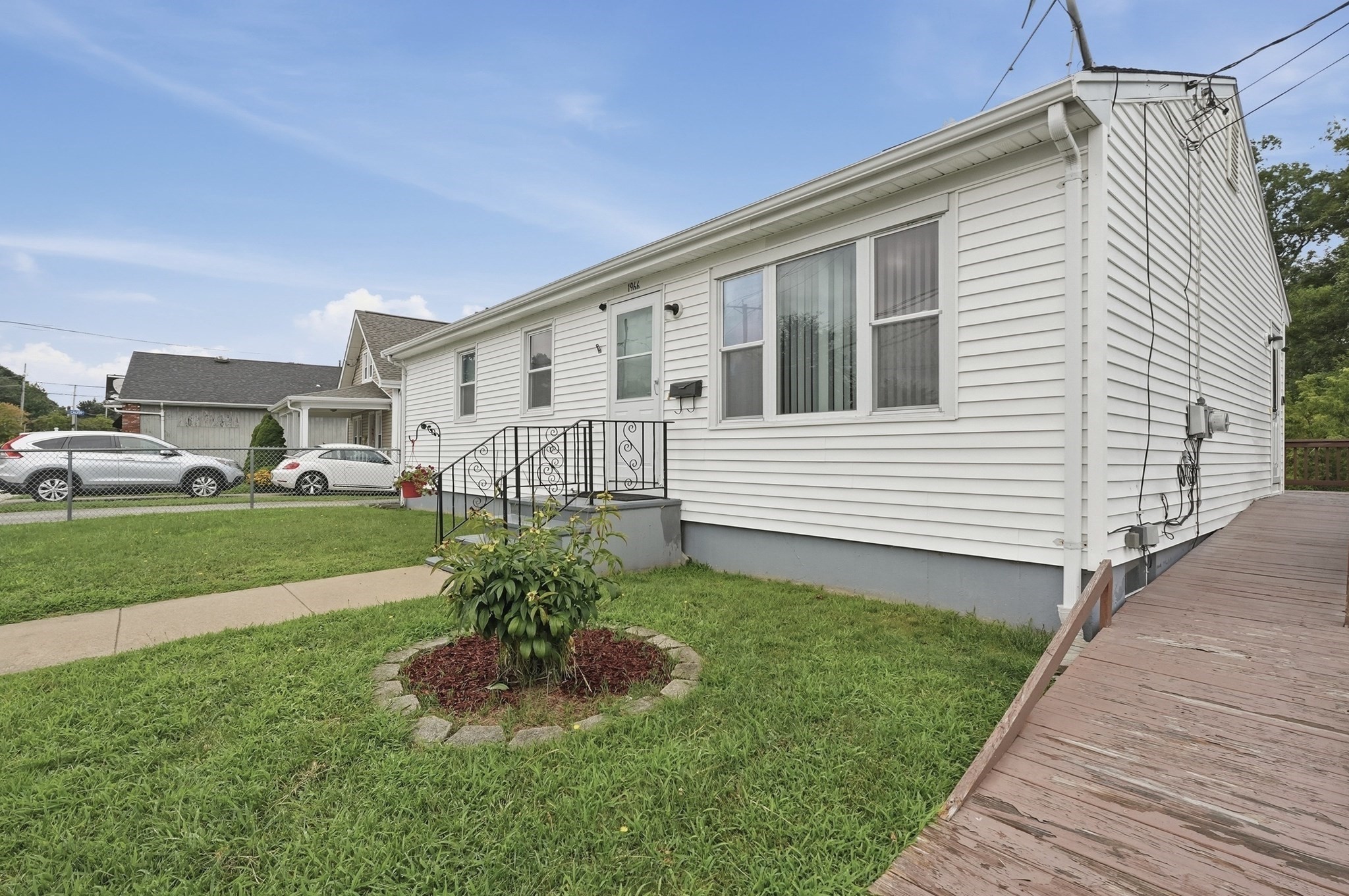 1966 Highland Ave Property Photo 2